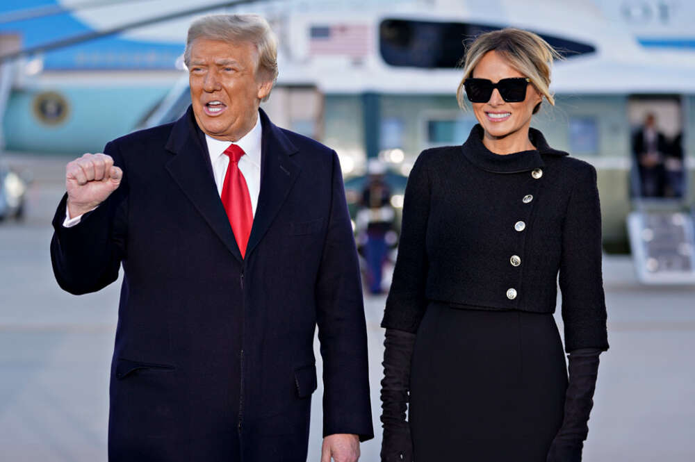 Donald y Melania Trump en una base militar