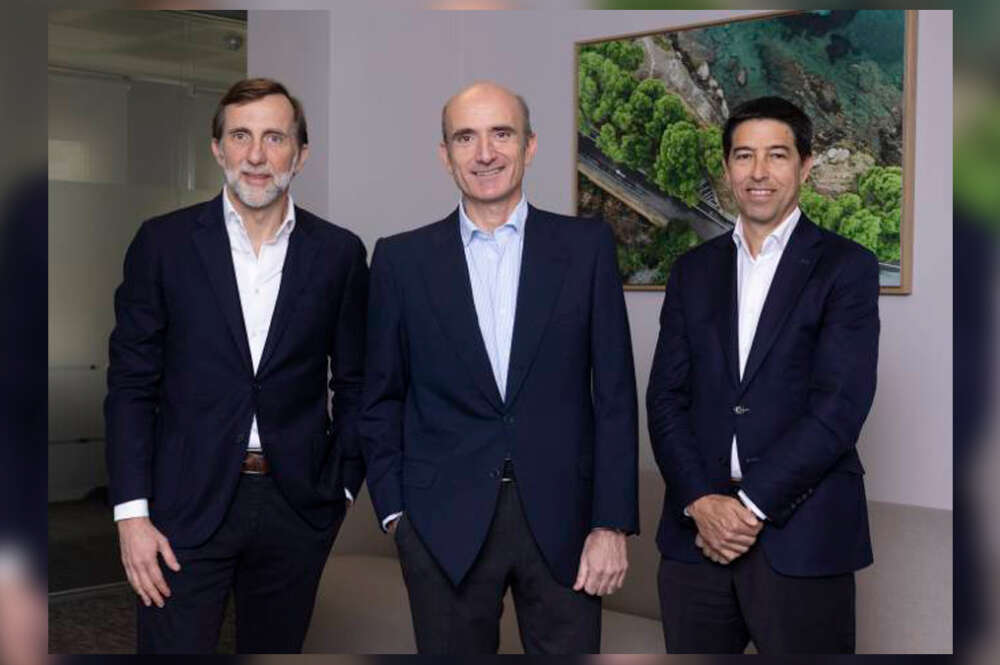 Los socios fundadores de Miura Partners Luis Seguí y Juan Leach junto al nuevo operating partner, Eduardo Dávila