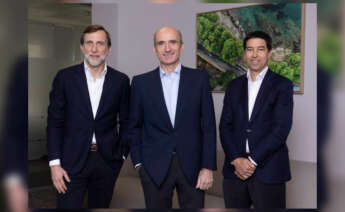 Los socios fundadores de Miura Partners Luis Seguí y Juan Leach junto al nuevo operating partner, Eduardo Dávila