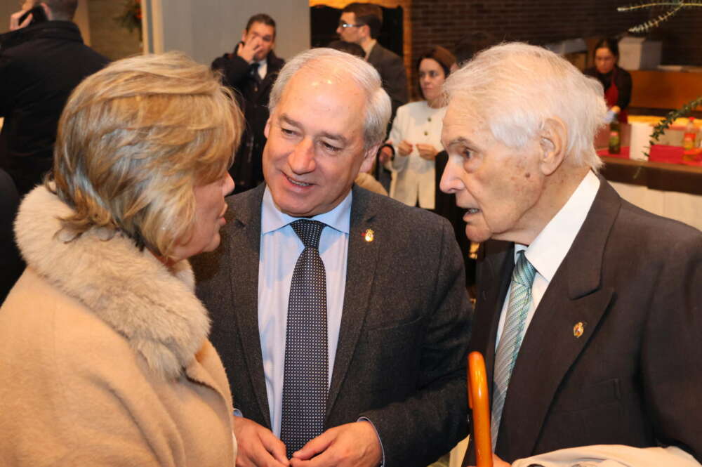 El presidente de la Deputación de Lugo, José Tomé, junto al empresario Álvaro Rodríguez Eiras durante el acto de entrega del Premio Aresa / Deputación de Lugo