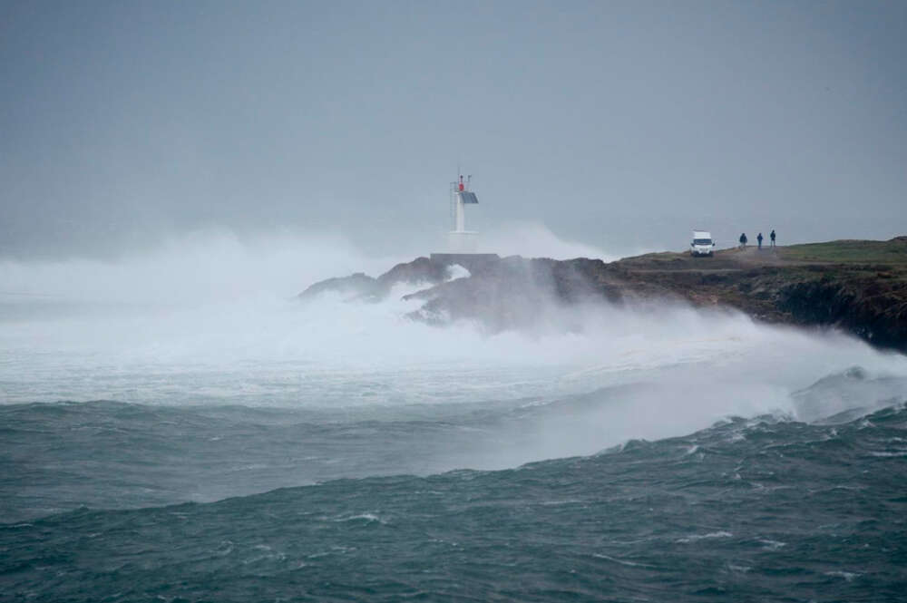 Mar embravecido en la costa de Ribadeo