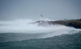 Mar embravecido en la costa de Ribadeo