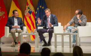 Jaime Castiñeira, en el centro de la imagen. durante una charla en Zaragoza para explicar el modelo de negocio de Emalcsa / Emalcsa