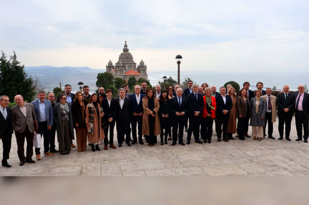 Foto de familia de la XXXIII Asamblea General del Eixo Atlántico