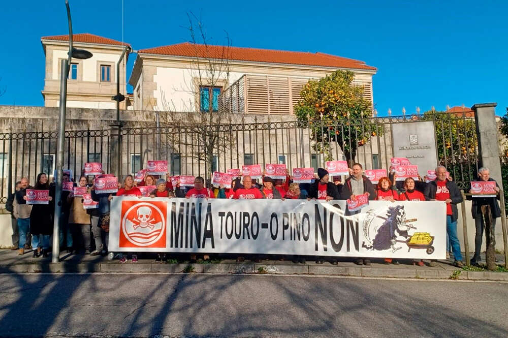 Protesta en Santiago contra la reactivación de la mina de Touro