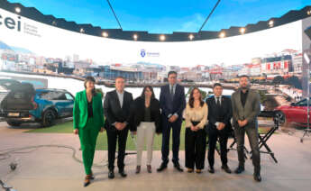 El ministro para la Transformación Digital y la Función Pública, Óscar López, y el presidente de la Diputación de A Coruña, Valentín González Formoso, entre otras autoridades, durante la inauguración del plató virtual Coruña Estudio Inmersivo