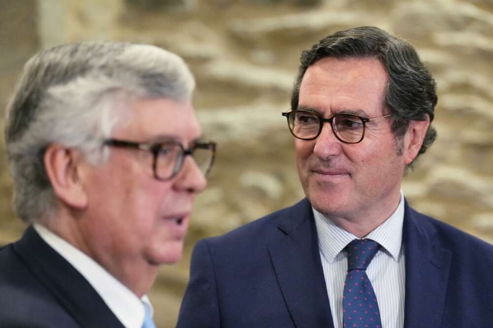 Presidente CEOE, Antonio Garamendi, con el presidente electo de la CEG, Jose Manuel Vieites, en Santiago de Compostela - ÁLVARO BALLESTEROS