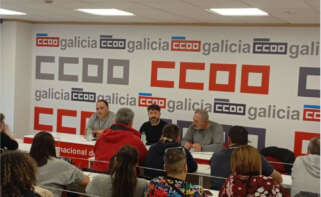 De izquierda a derecha, Víctor Ledo, secretario de Organización, Relacións Orgánicas e Institucionais de la Federación de Industria de CCOO en Galicia; Juan Carlos López Corbacho, secretario xeral de Industria; y José María González Cibes, ex secretario comarcal de Industria en Santiago-Barbanza / CCOO