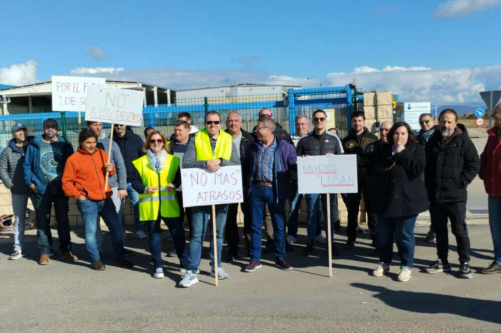 Protesta de trabajadores de Losán frente a la planta de Soria / CCOO