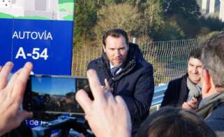 Óscar Puente, en la inauguración del tramo Palas de Rei-Melide, en la autovía entre Santiago y Lugo