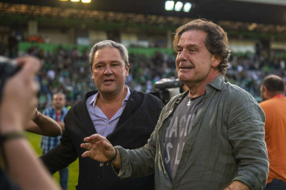 Tino Fernández, presidente de Altia, junto a Ignacio Rivera, presidente ejecutivo de Hijos de Rivera, durante la celebración del ascenso del Racing de Ferrol / Medio: muchacalidad.com / Autor: @tini.fotografia