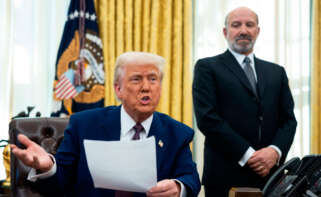 El presidente de EEUU, Donald Trump, y el secretario de Comercio de EEUU, Howard Lutnick