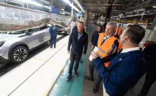 El presidente de la Xunta, Alfonso Rueda, en una imagen de archivo en la factoría de Stellantis en Vigo / Xunta