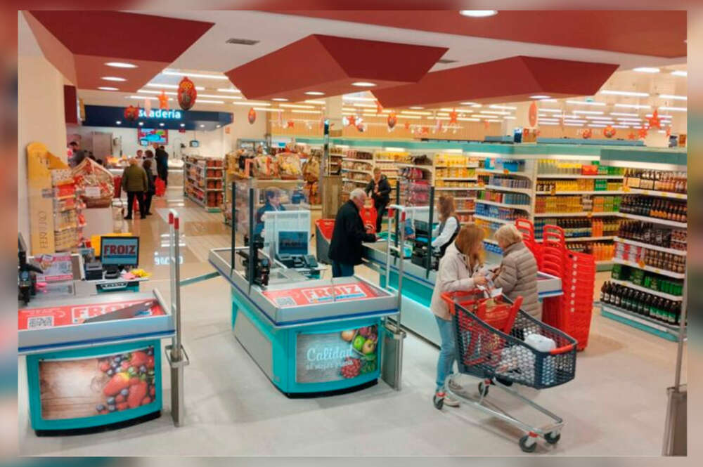 personas comprando en un supermercado Froiz