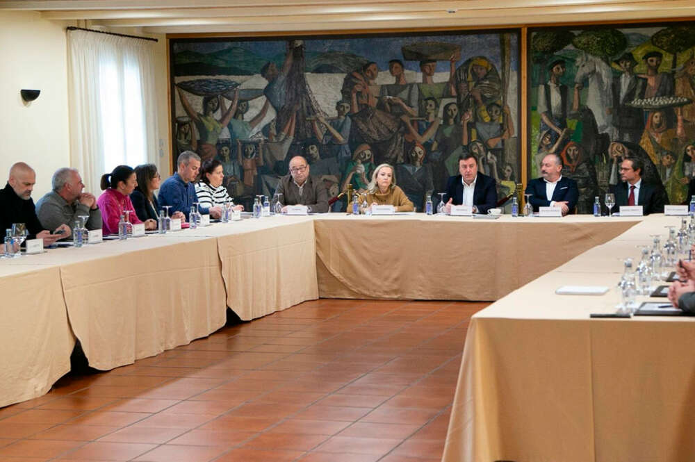 El presidente de la Diputación de A Coruña, Valentín González Formoso, preside una reunión sobre la AP-9 con representantes municipales - DIPUTACIÓN DE A CORUÑA