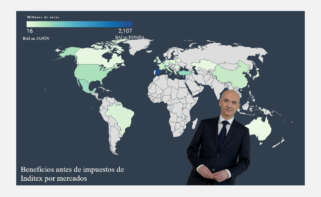 Óscar García Maceiras, CEO de Inditex, y un mapa de color con los beneficios en los principales mercados de la compañía