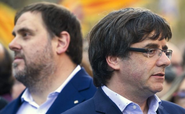 Oriol Junqueras, presidente de ERC, y el expresidente de la Generalitat Carles Puigdemont