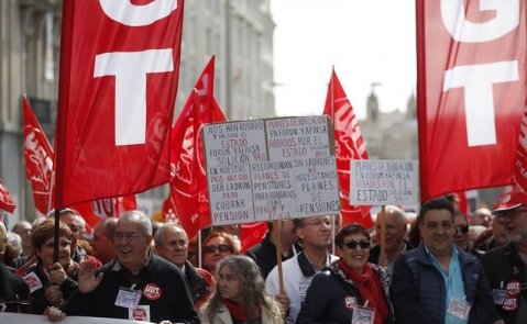 UGT se manifiesta frente al Congreso