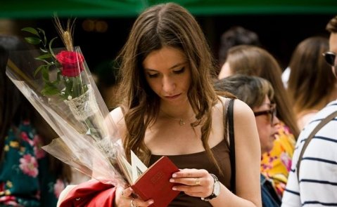 Libros y rosas se dan la mano en Sant Jordi