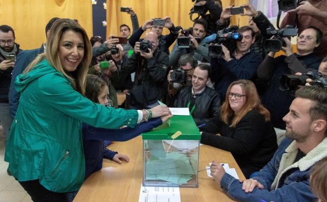 Susana Díaz ejerce su derecho al voto en Sevilla, en las elecciones andaluzas del 2 de diciembre. Foto: EFE/JM