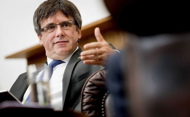 Carles Puigdemont durante una charla en la Universidad de Amsterdam (Holanda) el 3 de octubre pasado. El expresidnte de la Generalitat culpa al juez Pablo Llarena del conflicto entre los partidos independentistas catalanes. /EFE