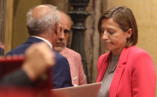 Carme Forcadell hizo caso omiso del informe por escrito que los servicios jurídicos hicieron llegar a la Mesa del Parlament. EFE