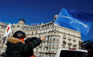 Marcha de vehículos organizada por Asociación por una Escuela Bilingüe de Cataluña, que con el apoyo de VOX, PP y Ciudadanos ha recorrido algunas de las principales avenidas de Barcelona el 20 de diciembre de 2020 | EFE/EF