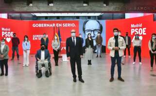 El candidato socialista a la presidencia de la Comunidad de Madrid, Ángel Gabilondo, interviene en un acto con jóvenes, en la sede socialista de Ferraz, junto al secretario general de las Juventudes Socialistas de Madrid, Javier Guardiola. EFE