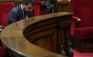 -FOTODELDIA- GRAFCAT3037. BARCELONA, 10/11/2022.- El presidente de la Generalitat Pere Aragonès, en el Parlament durante el debate y votación de una moción de JxCat sobre la "pérdida de confianza" de la mayoría de la cámara catalana en el Govern de Pere Aragonès. EFE/Alejandro García