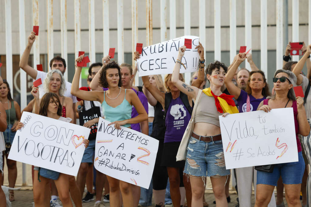 Manifestación feminista para pedir la destitución del presidente de la Real Federación Española de Fútbol, Luis Rubiales. EFE/Mariscal