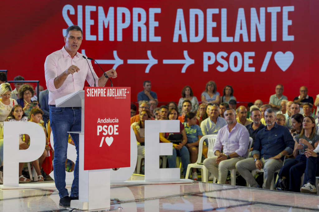 LA RINCONADA (SEVILLA), 30/09/2023.- El presidente del Gobierno en funciones, Pedro Sánchez, participa en un acto del PSOE en la Rinconada (Sevilla), su primera comparecencia pública tras la investidura fallida del líder del PP, Alberto Núñez Feijóo. EFE/Julio Muñoz