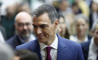 MADRID, 26/01/2024.- El presidente del gobierno, Pedro Sánchez, participa en el acto Sostenibilidad social: diseñar hoy el turismo del mañana en el estand de Turespaña en FITUR este viernes. EFE/Rodrigo Jiménez / POOL