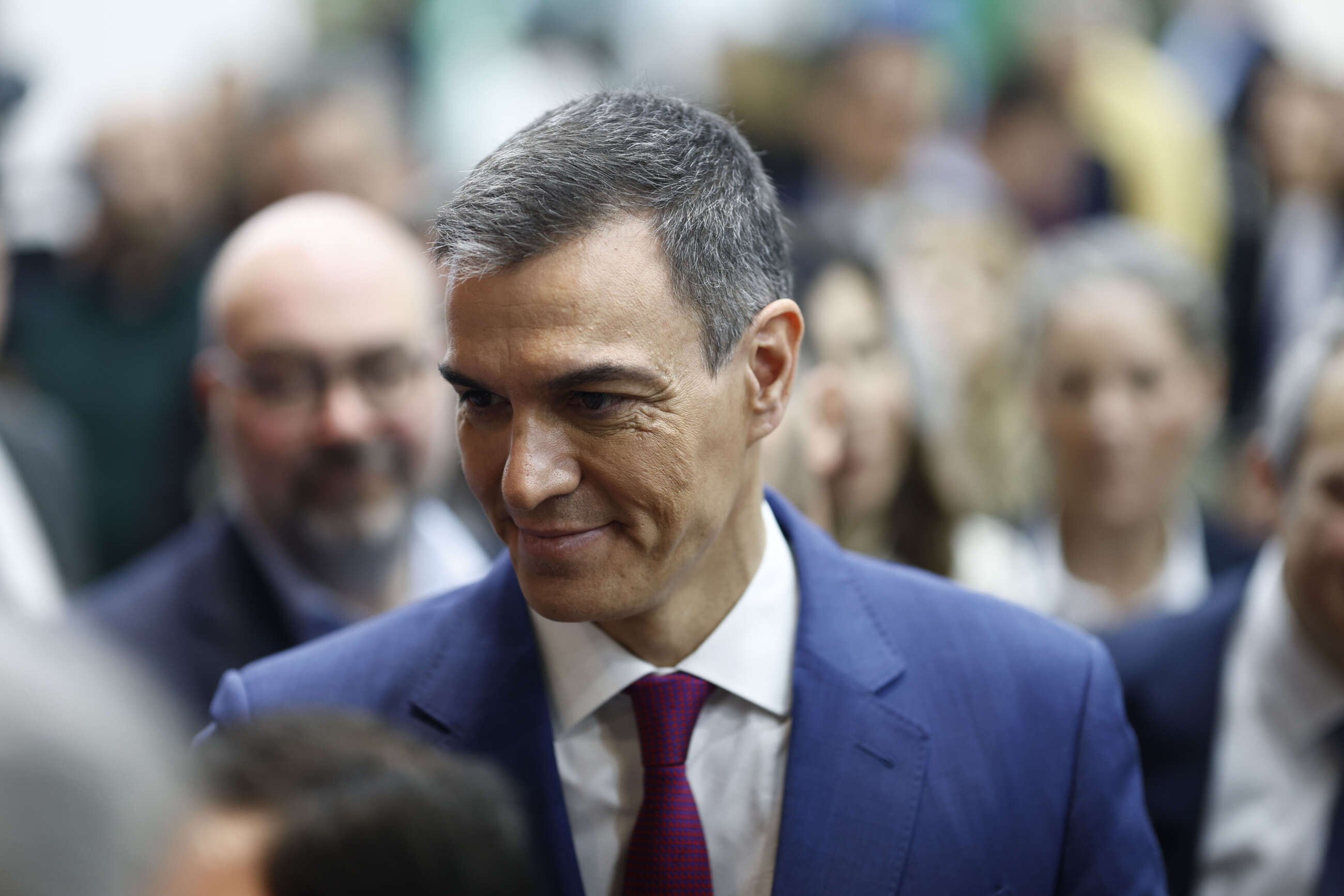 MADRID, 26/01/2024.- El presidente del gobierno, Pedro Sánchez, participa en el acto Sostenibilidad social: diseñar hoy el turismo del mañana en el estand de Turespaña en FITUR este viernes. EFE/Rodrigo Jiménez / POOL