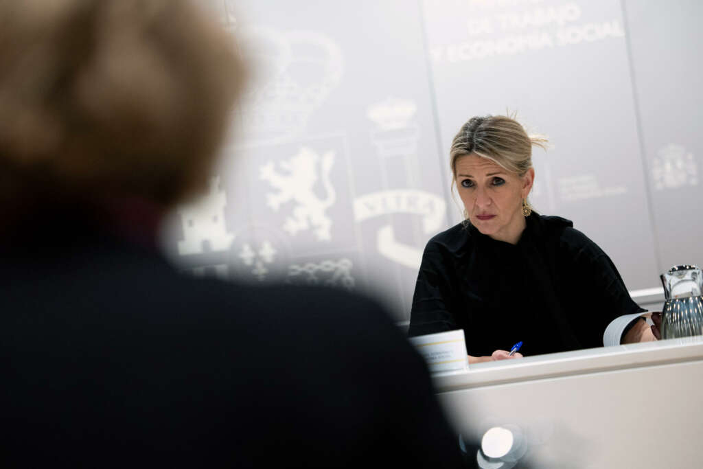 MADRID, 13/03/2024.- La vicepresidenta segunda del Gobierno, Yolanda Diaz, durante la reunión que ha mantenido con la secretaria general de Amnistía Internacional, Agnès Callamard, este miércoles en Madrid. EFE/ Daniel Gonzalez