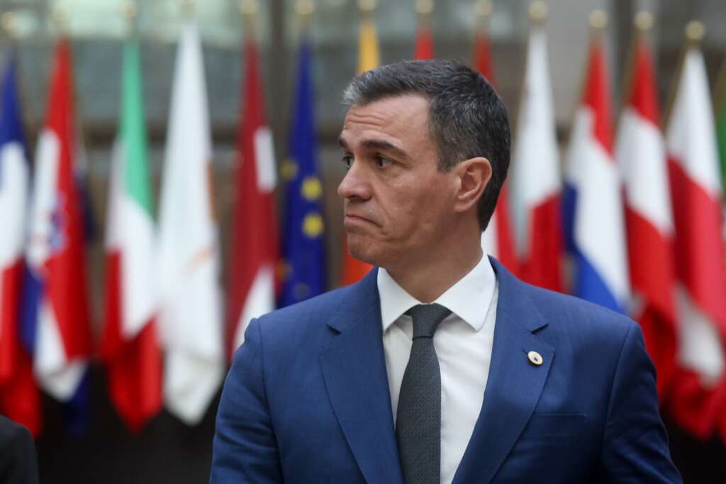 Brussels (Belgium), 18/04/2024.- Spain's Prime minister Pedro Sanchez during a special meeting of the European Council in Brussels, Belgium, 18 April 2024. EU leaders gather in Brussels for a two-day summit to discuss the economy and competitiveness, among other issues. (Bélgica, España, Bruselas) EFE/EPA/OLIVIER HOSLET