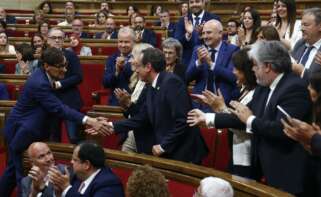 El exconseller y diputado de Junts Josep Rull, felicitado por el diputado y líder del PSC, Salvador Illa, tras ser elegido como nuevo presidente del Parlament. EFE/ Quique García