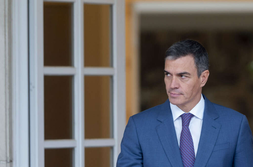 (Foto de ARCHIVO)
El presidente del Gobierno, Pedro Sánchez, sale a recibir al presidente de la Xunta de Galicia, en el Complejo de La Moncloa, a 20 de septiembre de 2024, en Madrid (España). Sánchez arranca hoy, 20 de septiembre, una ronda de reuniones bilaterales con los presidentes autonómicos, comenzando con Imanol Pradales, Alfonso Rueda y Juanma Moreno, con el foco puesto en la financiación autonómica, y otros asuntos como inmigración, infraestructuras, inversiones o el debate territorial.

Alberto Ortega / Europa Press
20 SEPTIEMBRE 2024;ALFONSO RUEDA;XUNTA;GALICIA
20/9/2024