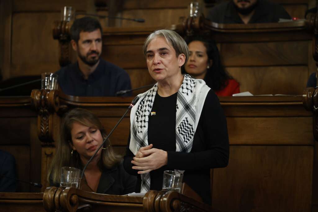 La exalcaldesa de Barcelona y líder de los Comuns en el Ayuntamiento, Ada Colau, durante su último pleno en el Ayuntamiento de Barcelona. Foto: Kike Rincón / Europa Press