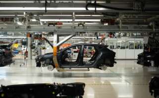 (Foto de ARCHIVO) Montaje en una factoría del nuevo modelo de Cupra Fomentor y Cupra León durante una visita guiada a la fábrica de Seat en Martorell, a 27 de junio de 2024, en Martorell, Barcelona, Catalunya (España). El motivo de la visita es observar el inicio de producción del Cupra Formentor y el Cupra León. La fábrica Seat ocupa una superficie total de más de 2.800.000 m² y en sus 15 edificios trabajan actualmente unas 12.000 personas de 70 nacionalidades. David Zorrakino / Europa Press 27 JUNIO 2024;MARTORELL;BARCELONA;CATALUNYA;FABRICA SEAT;PRODUCCION CUPRA FOMENTOR;CUPRA LEON 27/6/2024