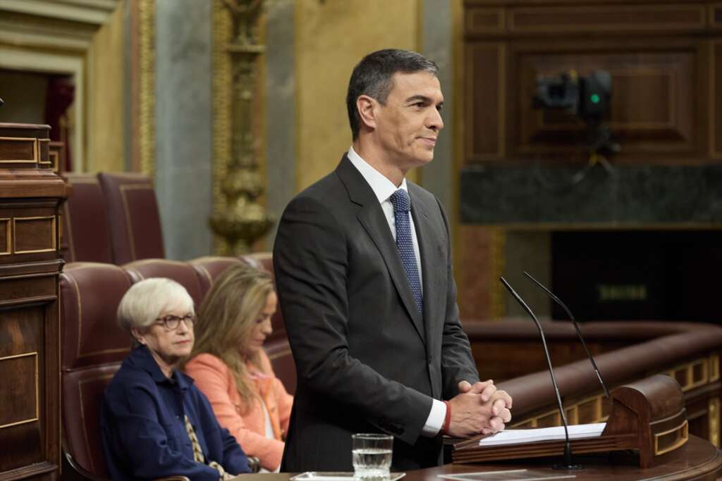 El presidente del Gobierno, Pedro Sánchez, interviene durante una sesión de control al Gobierno, en el Congreso de los Diputados. Foto: Jesús Hellín / Europa Press.