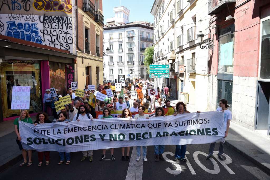 Decenas de personas durante una manifestación en defensa de la justicia climática, este verano, en Madrid. Foto: Gustavo Valiente / Europa Press