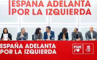 (Foto de ARCHIVO) (I-D) La portavoz del PSOE, Esther Peña; el secretario de Organización del PSOE, Santos Cerdán; la presidenta del PSOE, Cristina Narbona; el secretario general del PSOE y presidente del Gobierno, Pedro Sánchez; la vicepresidenta primera del Gobierno y vicesecretaria general del PSOE, María Jesús Montero y el vicepresidente primero del Congreso, Alfonso Rodríguez Gómez de Celis, durante la primera reunión de la nueva Ejecutiva del PSOE tras el 41º Congreso Federal, en la sede de Ferraz, a 2 de diciembre de 2024, en Madrid (España). La nueva dirección nacional fue aprobada este domingo en el Congreso Federal con un 90% de los apoyos, aumenta hasta 54 miembros e incorpora 17 caras nuevas. Eduardo Parra / Europa Press 02 DICIEMBRE 2024;SANCHEZ;CONGRESO;PSOE;41 02/12/2024