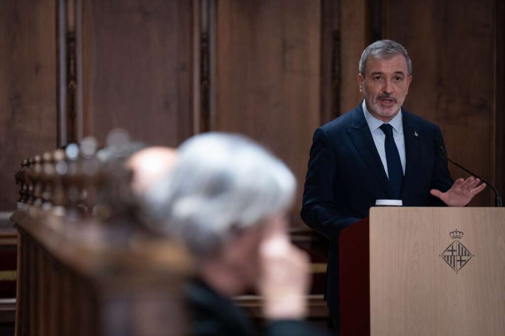 (Foto de ARCHIVO) El alcalde de Barcelona, Jaume Collboni, interviene durante la entrega de la Medalla al Mèrit Cultural al cineasta Juan Antonio Bayona, en el Ayuntamiento de Barcelona, a 10 de diciembre de 2024, en Barcelona, Catalunya (España). El pleno del Ayuntamiento de Barcelona aprobó el pasado 28 de junio por unanimidad conceder la Medalla al Mèrit Cultural de la ciudad al director de cine barcelonés Juan Antonio Bayona reconociendo el papel del cineasta en la industria cinematográfica, tanto a nivel nacional como internacional. David Zorrakino / Europa Press 10 DICIEMBRE 2024;CATALUÑA;BAYONA;COLLBONI;CULTURA;CINEASTA;CINE;PREMIO;MEDALLA;MÉRITO CULTURAL;DIRECTOR DE CINE; 10/12/2024