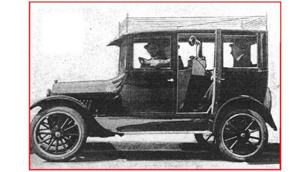 En 1922, Chevrolet introduce la radio en el automóvil.