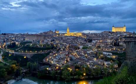 Una panorámica nocturna de Toledo