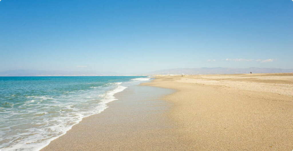 La playa de las Salinas en Almería