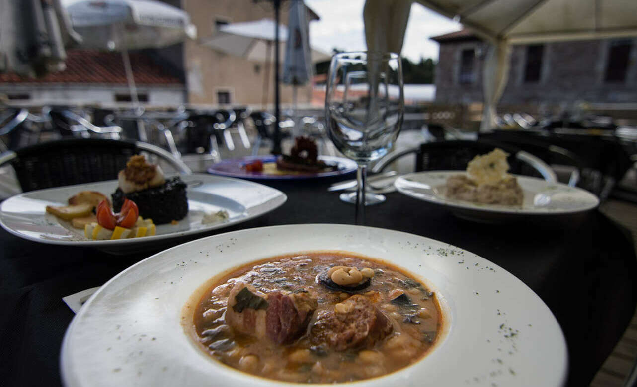 El Cantón es uno de los mejores restaurantes de Santillana del Mar.