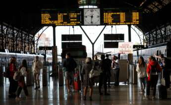 GRAFCVA9082. VALENCIA, 05/10/2021.-Cuarta jornada de huelga de un total de ocho convocadas por el Sindicato Español de Maquinistas y Ayudantes Ferroviarios, Semaf, en el grupo Renfe en protesta por el incumplimiento del plan de empleo y de acuerdos sobre el traspaso de competencias en materia ferroviaria en el ámbito de Cataluña (y en cualquiera comunidad donde pudiera darse), entre otros motivos.En la imagen, la estación del Norte de Valencia.EFE/Ana Escobar