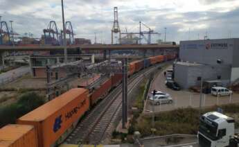 Tren entrando en el Puerto de Valencia