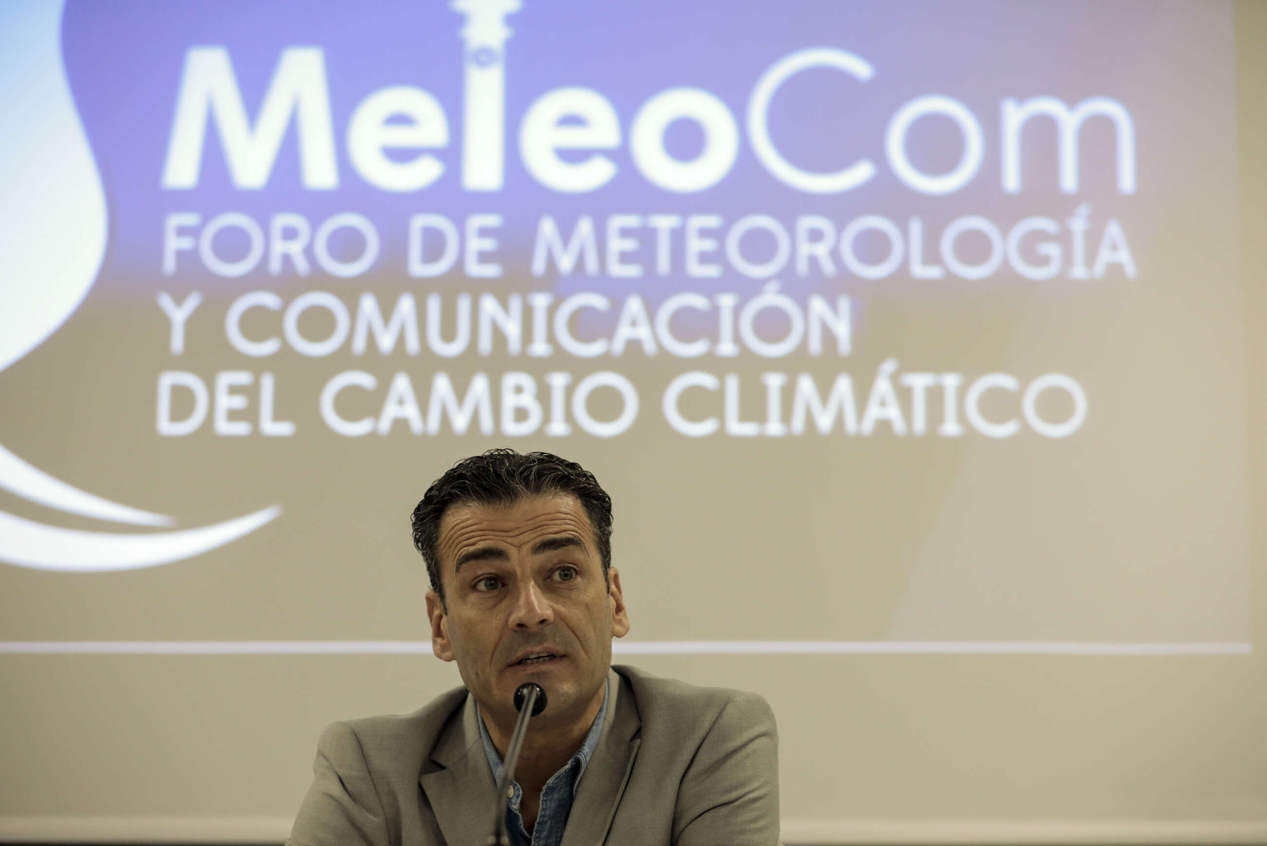 GRAFCVA9110. VALENCIA, 24/10/2022.- El director general de À Punt Media, Alfred Costa, durante la presentación del Foro Nacional de Meteorología y Comunicación del Cambio Climático, que reunirá en noviembre por primera vez a los meteorólogos de las televisiones públicas y privadas de toda España.EFE/ Ana Escobar